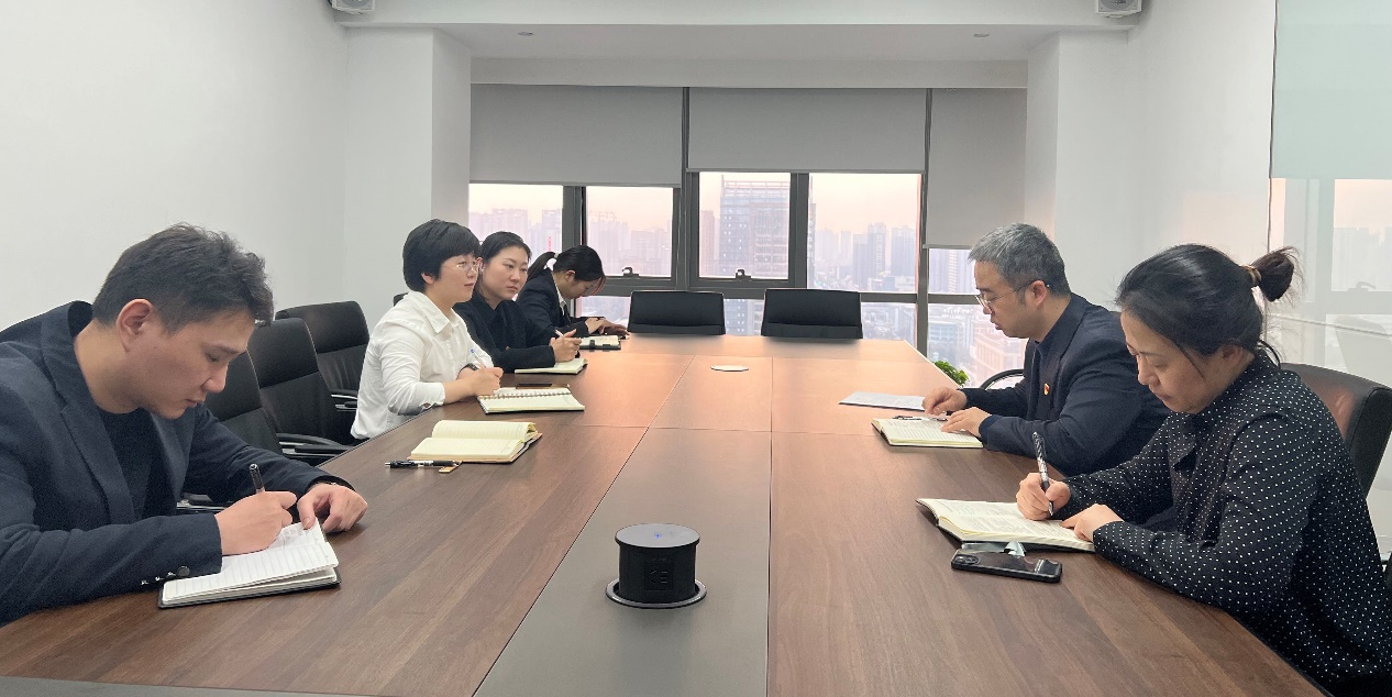 努力把準(zhǔn)斗爭(zhēng)方向，堅(jiān)定斗爭(zhēng)意志——法律事務(wù)中心召開會(huì)議傳達(dá)黨課精神