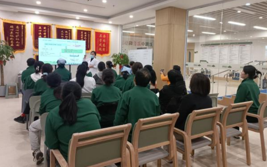 “救”在身邊！共筑服務(wù)安全——頤信養(yǎng)老舉辦急救技能培訓(xùn)